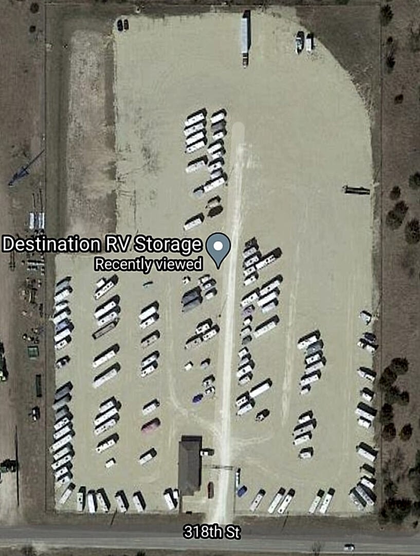 A google earth view of many cars parked in the desert.